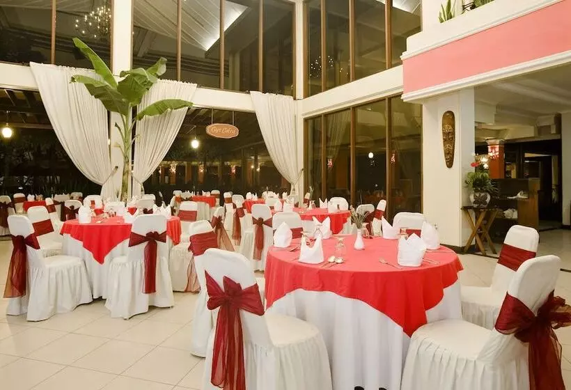 ホテル Grand Legi Mataram