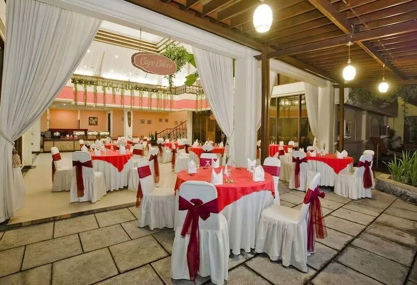 ホテル Grand Legi Mataram