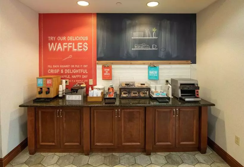 Отель Hampton Inn Presque Isle Maine