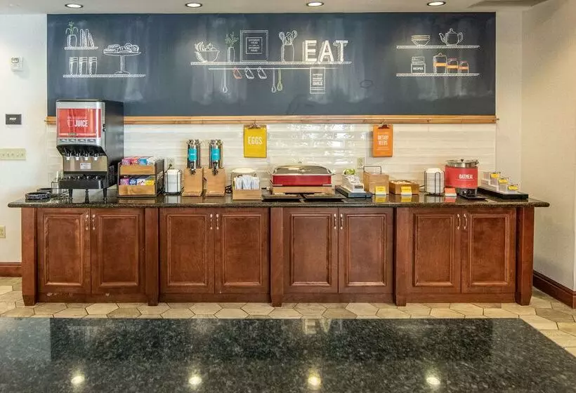 Отель Hampton Inn Presque Isle Maine