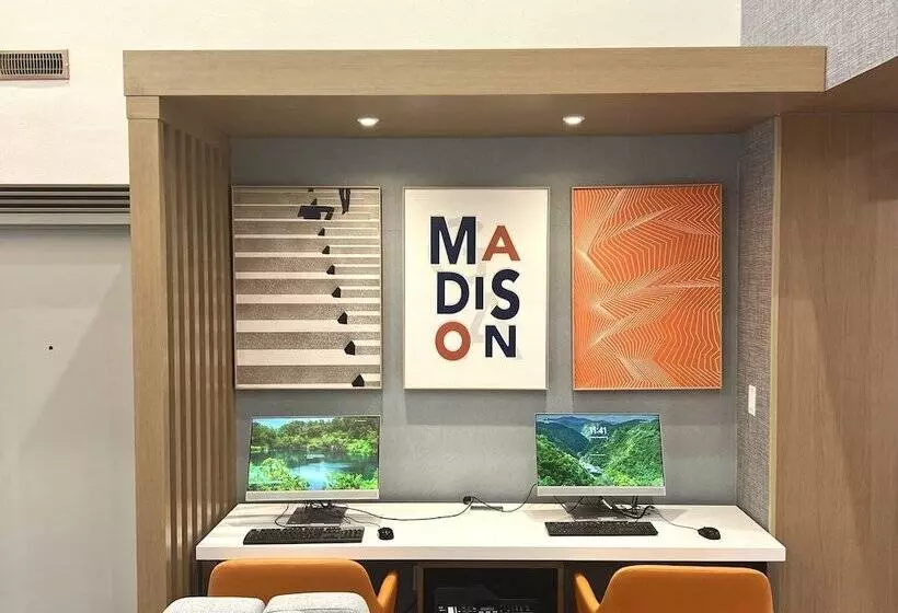 호텔 Holiday Inn Express Madison By Ihg