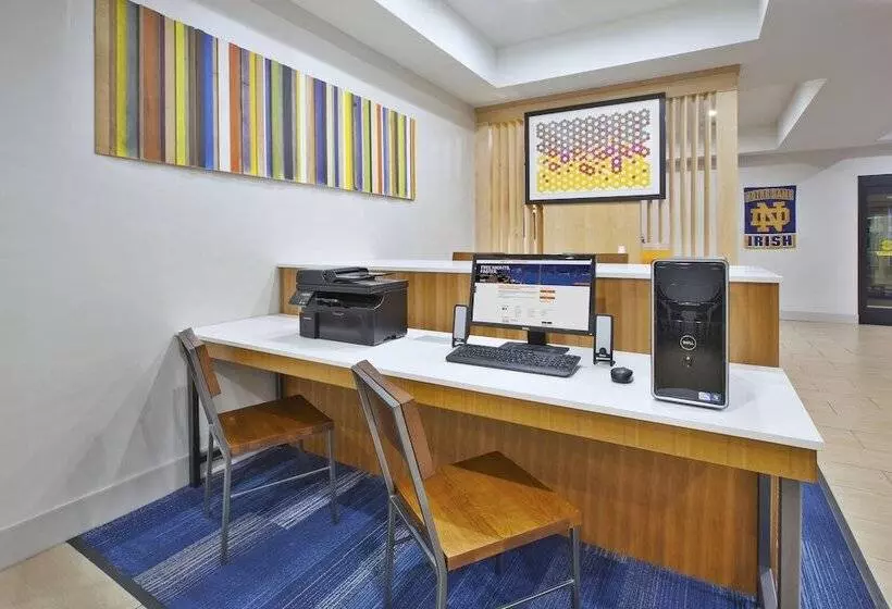 בית מלון כפרי Holiday Inn Express Niles, An Ihg