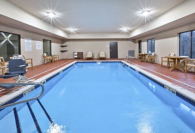 فندق Holiday Inn Express Niles, An Ihg