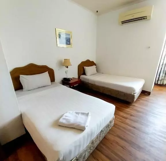 Hotel Holiday Park
