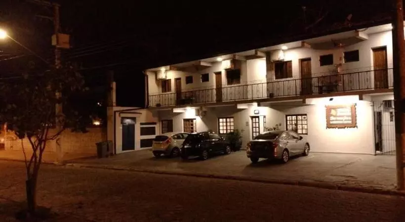 ホテル Pousada Garoupas