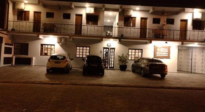 בית מלון כפרי Pousada Garoupas