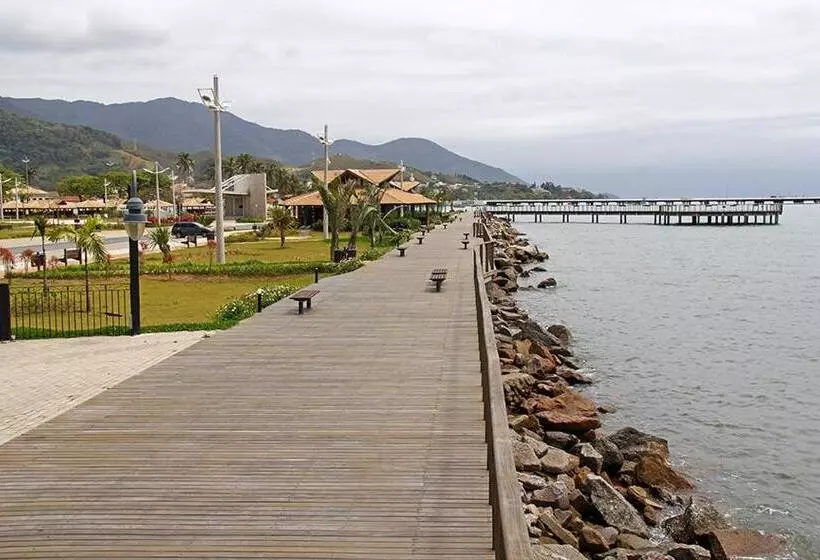 ホテル Pousada Garoupas