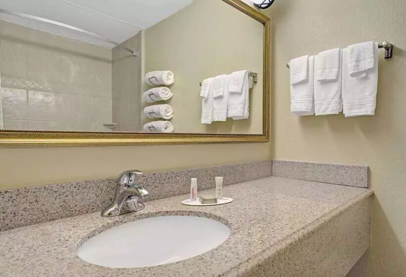 Hotelli Super 8 By Wyndham Monticello