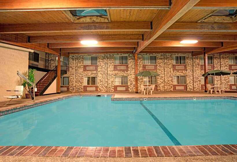 فندق Super 8 By Wyndham Monticello