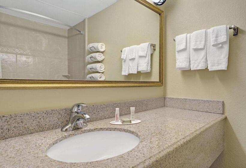 فندق Super 8 By Wyndham Monticello