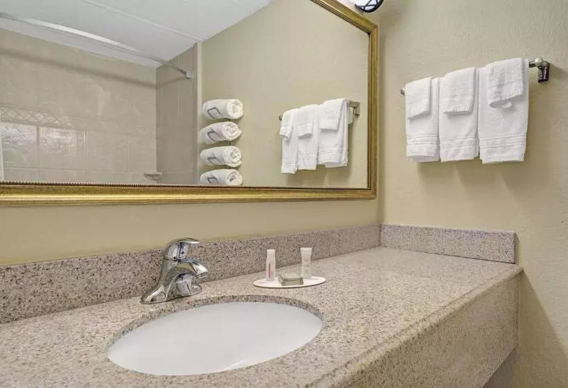 Hotelli Super 8 By Wyndham Monticello