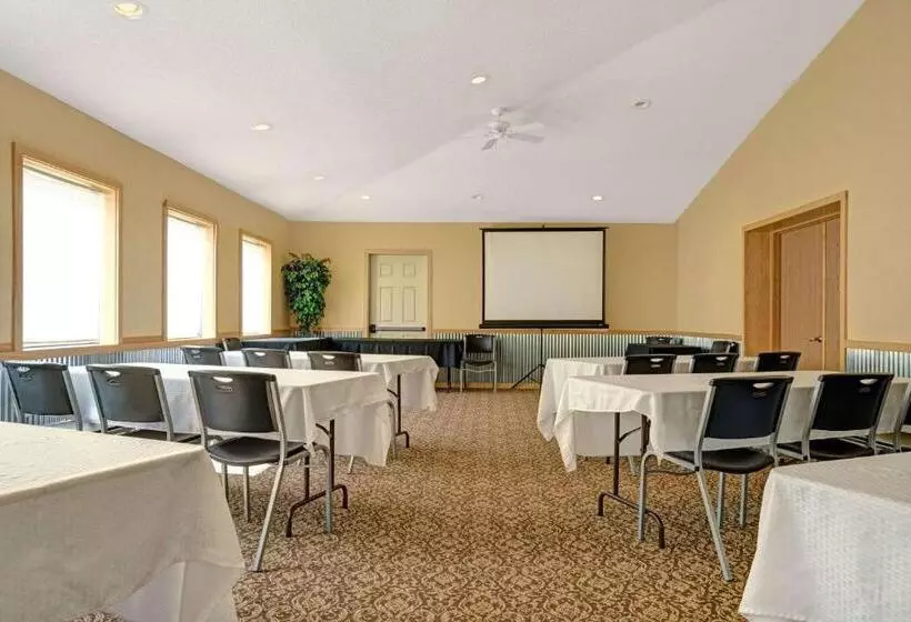 Hotelli Super 8 By Wyndham Monticello