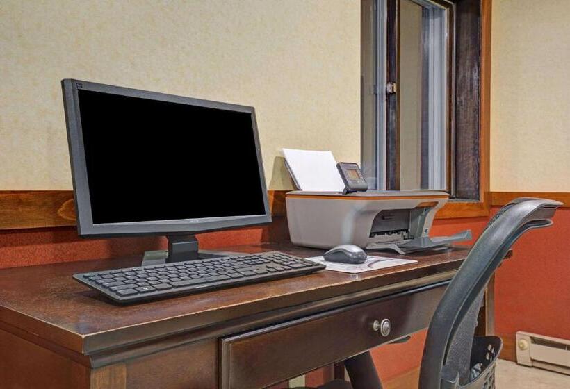 בית מלון כפרי Super 8 By Wyndham Monticello