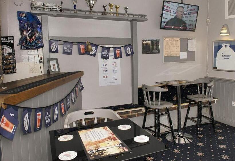 Отель The Queens Head