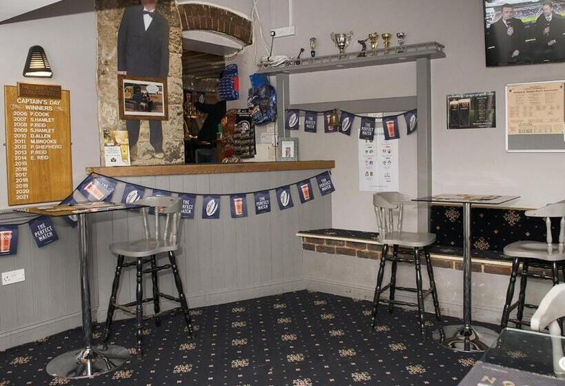 Отель The Queens Head