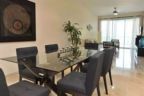 Hotelli Watermark Luxury Oceanfront Residences