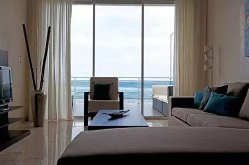 Hotelli Watermark Luxury Oceanfront Residences