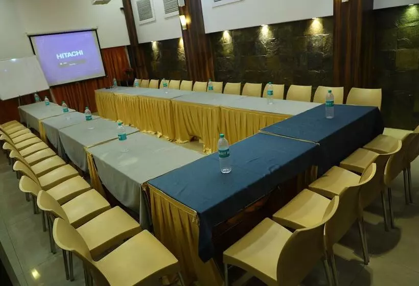 Отель Alka Residency