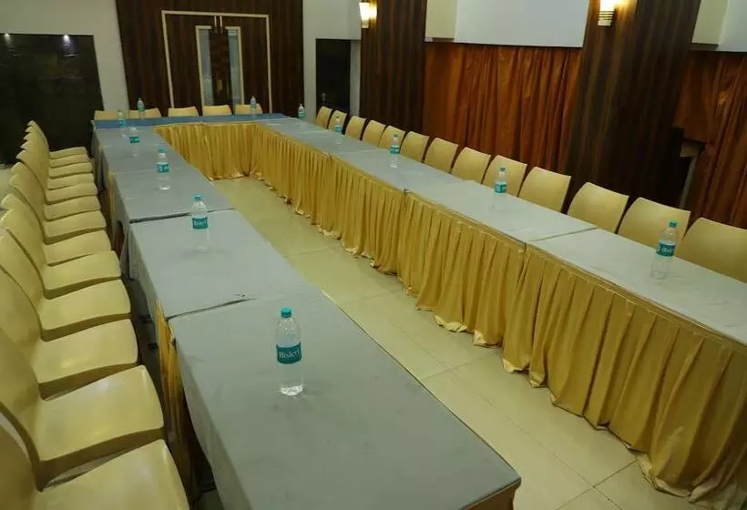 Отель Alka Residency