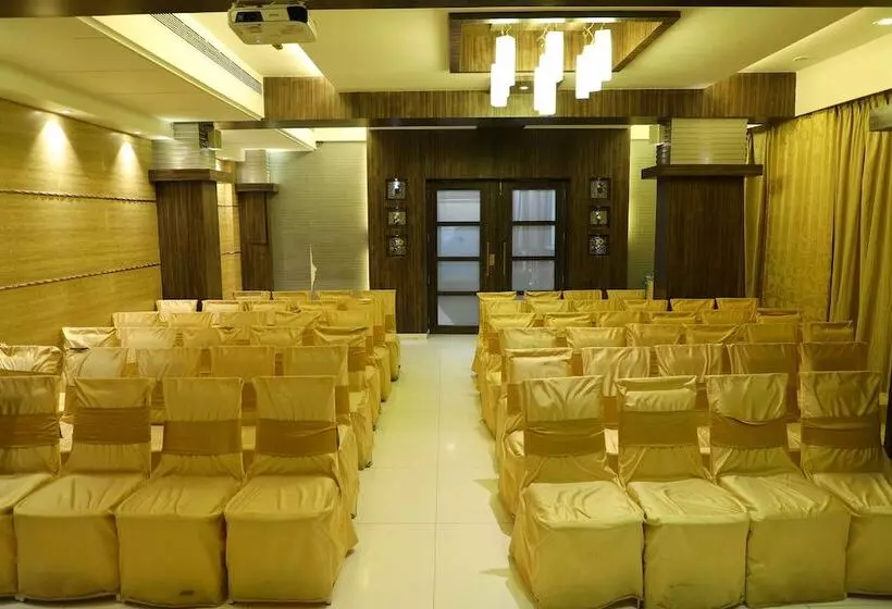 Отель Alka Residency