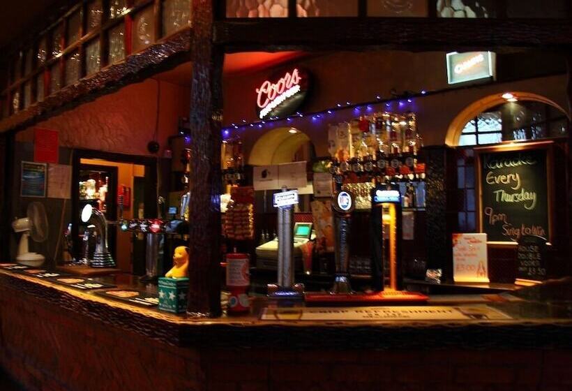 Отель The Dickens Bar & Inn