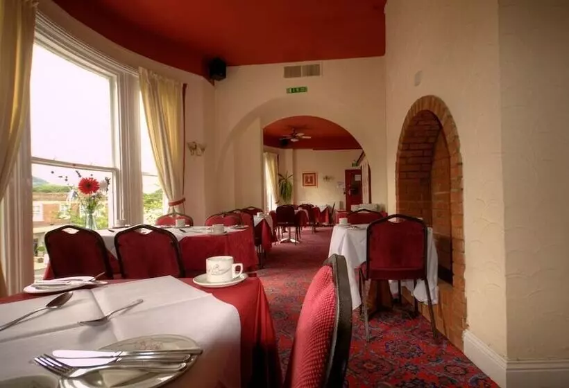 هتل The Dickens Bar & Inn