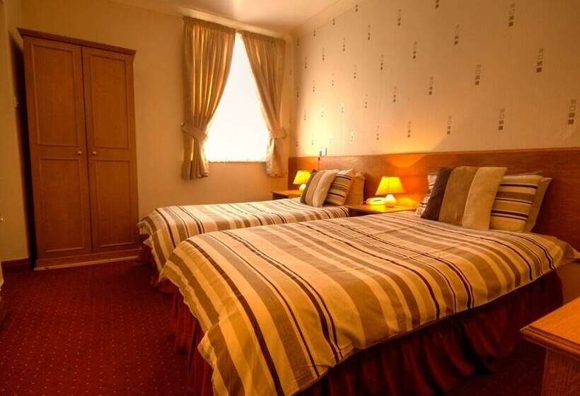 Отель The Dickens Bar & Inn