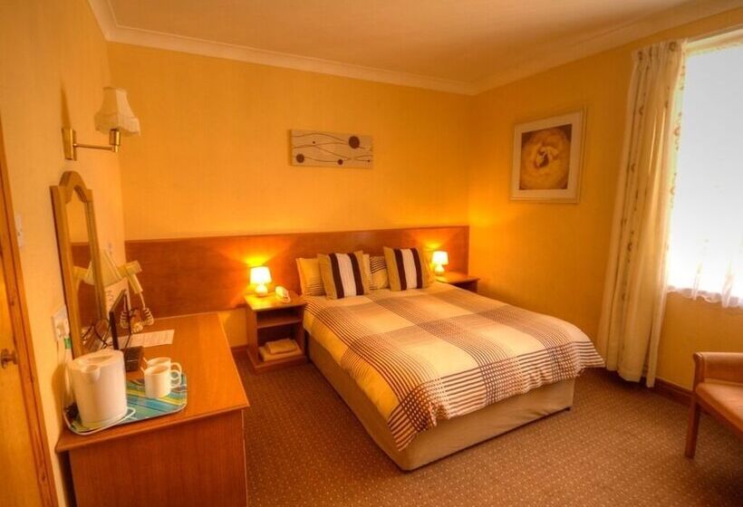 Отель The Dickens Bar & Inn