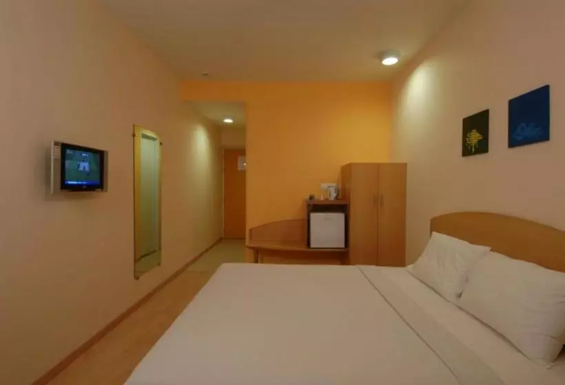 Hotel Ginger Vadodara