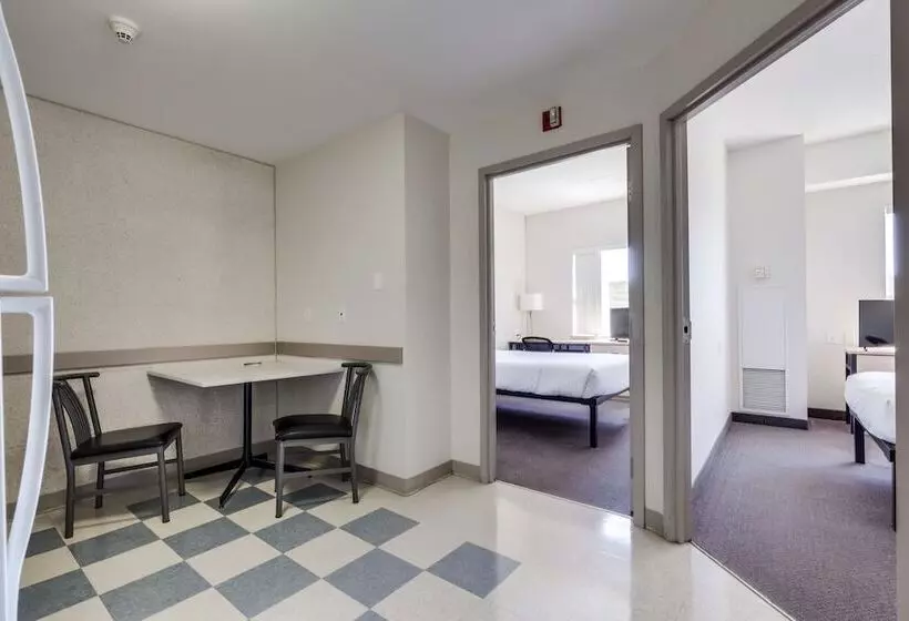 Hotel Residence & Conference Centre Niagaraonthelake