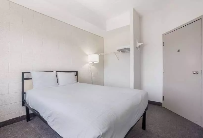 Hotel Residence & Conference Centre Niagaraonthelake