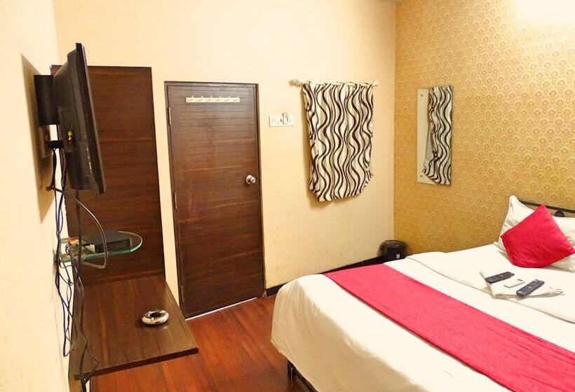 Отель Om Residency