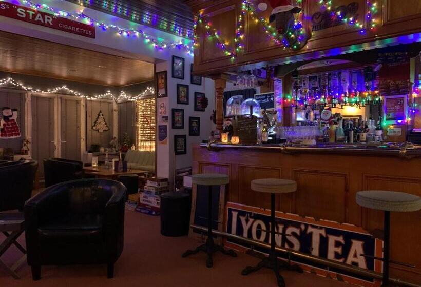 هتل The Headlands