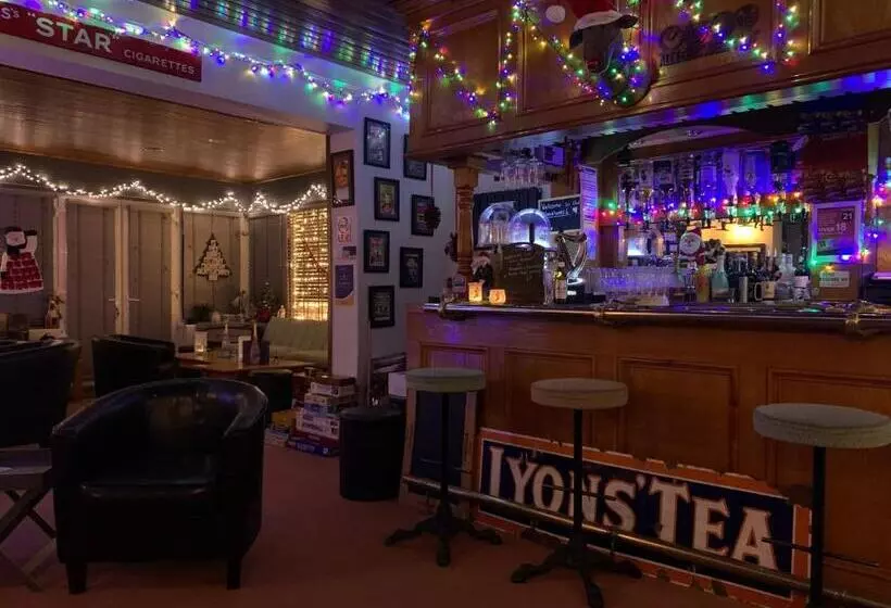 هتل The Headlands