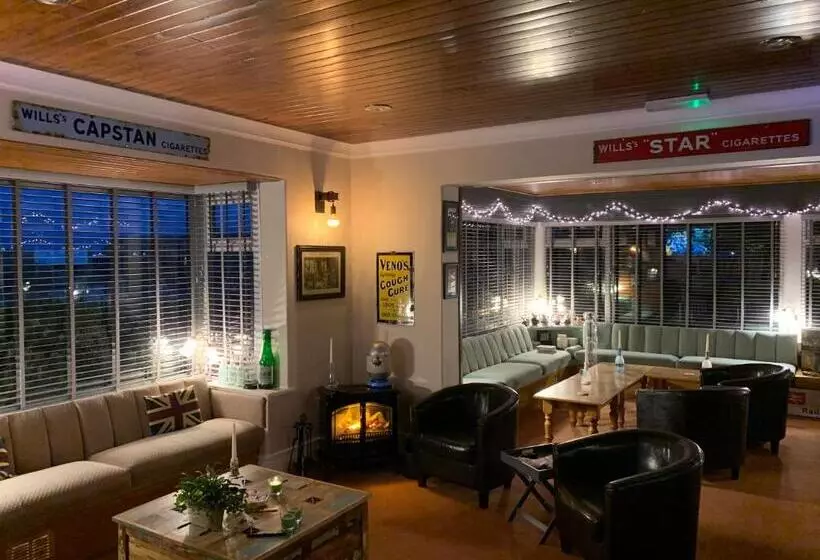 هتل The Headlands