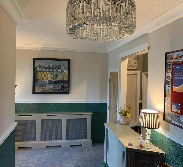 هتل The Headlands