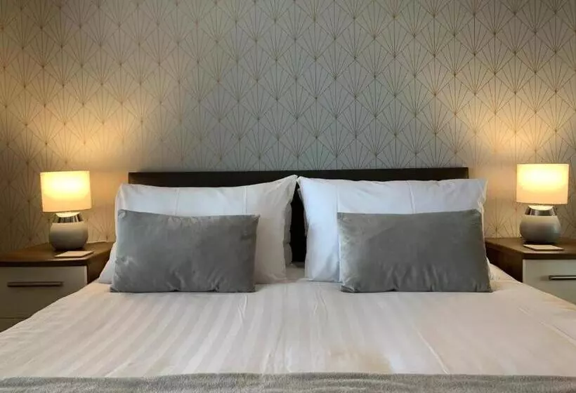 هتل The Headlands