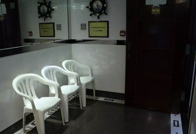 پانسیون Las Vegas Guest House   Carlton Group Of Hostels