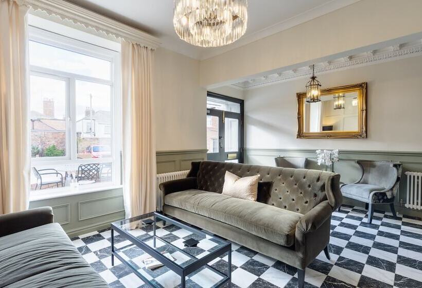 مبيت وإفطار Stone Villa Chester