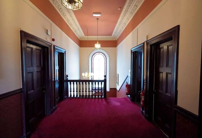 Hampton Hotel By Greene King Inns