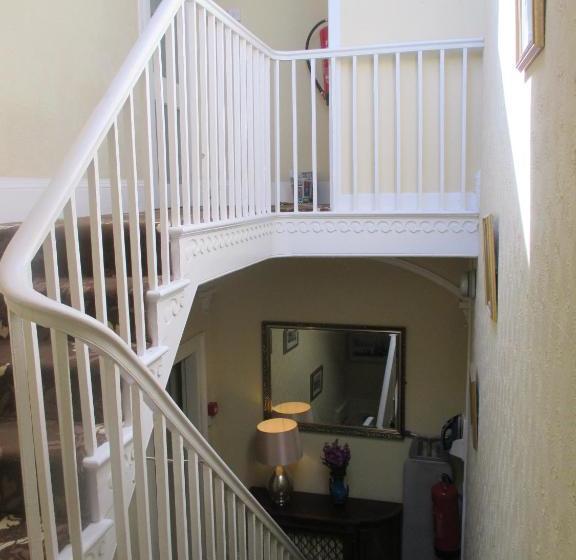 בית מלון כפרי Caledonia Guest House