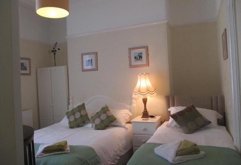 בית מלון כפרי Caledonia Guest House