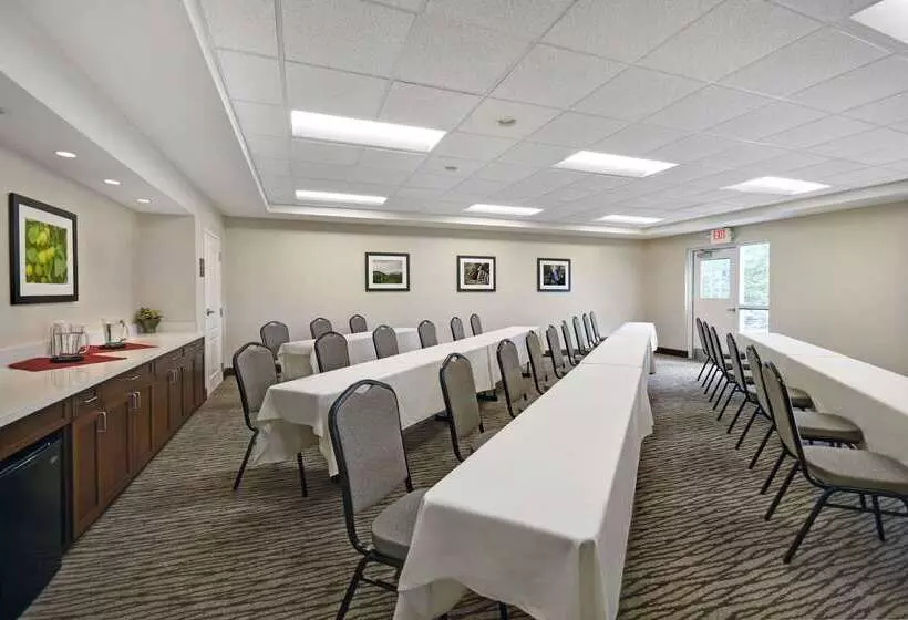 בית מלון כפרי Comfort Inn & Suites