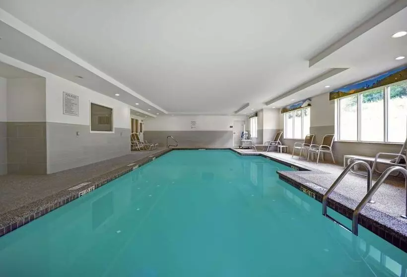 בית מלון כפרי Comfort Inn & Suites