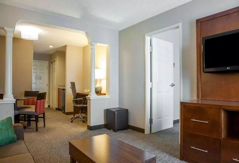 호텔 Comfort Suites West Warwick  Providence