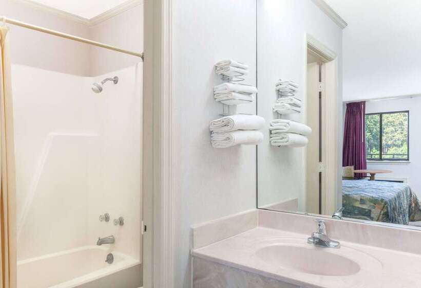 فندق Knights Inn Point South Yemassee