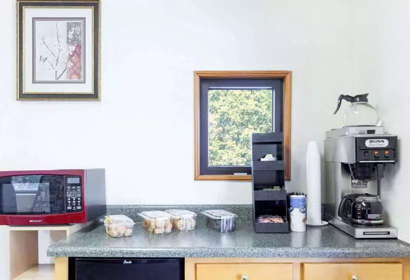 Отель Knights Inn Point South Yemassee