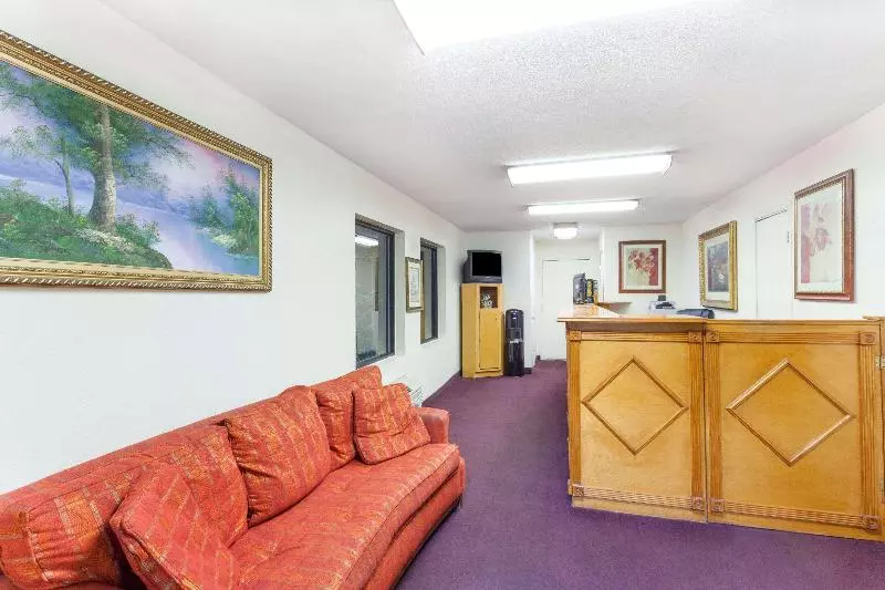 Отель Knights Inn Point South Yemassee