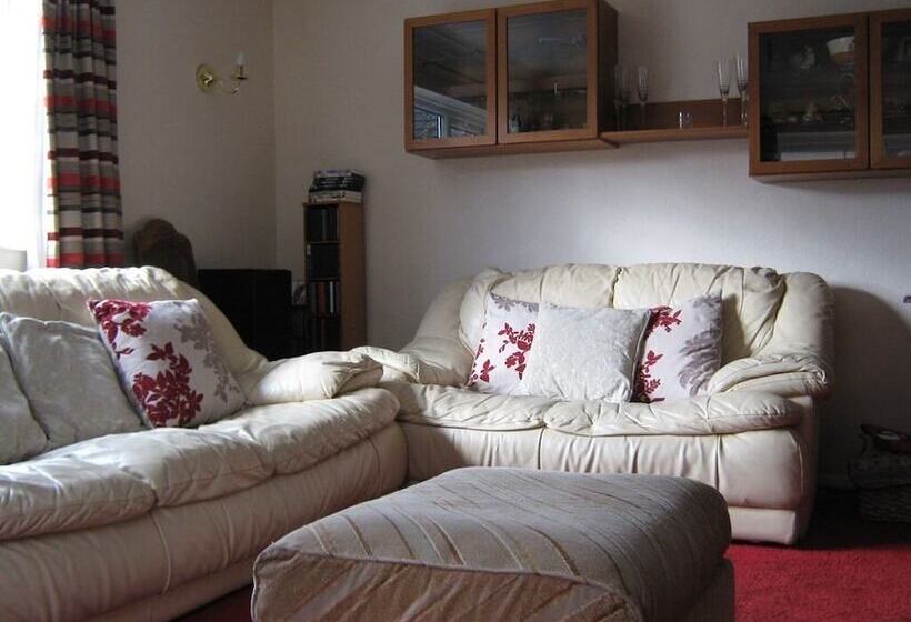 Отель North End Farm Country Guest House