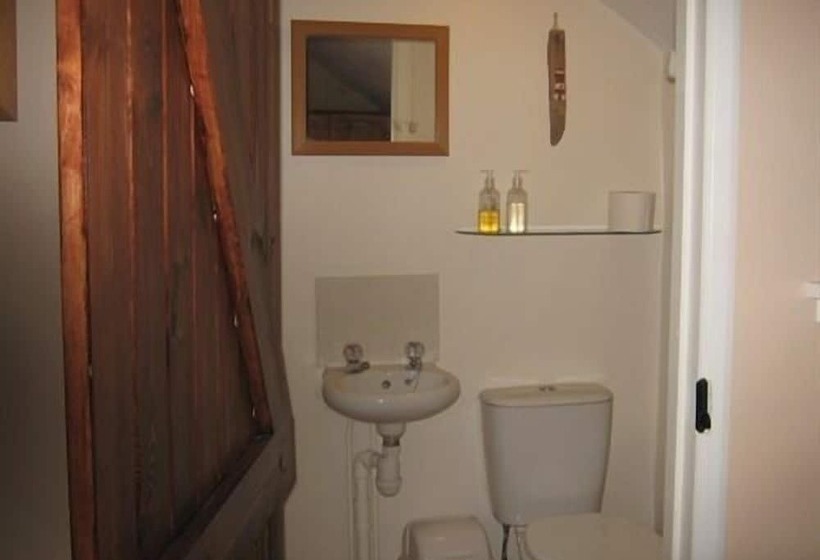 Отель North End Farm Country Guest House